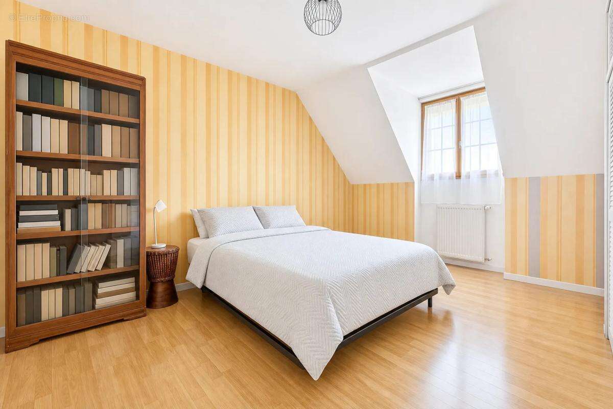 Maison de 6 pièces de 158 m² à Lagny-sur-Marne - photo 3