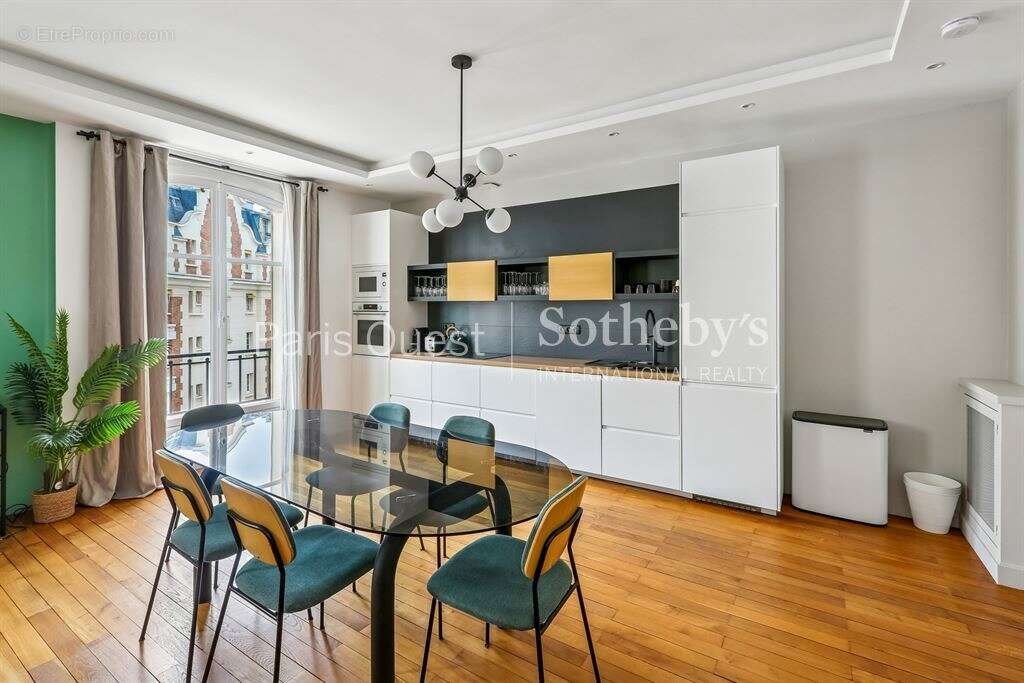 Appartement à NEUILLY-SUR-SEINE