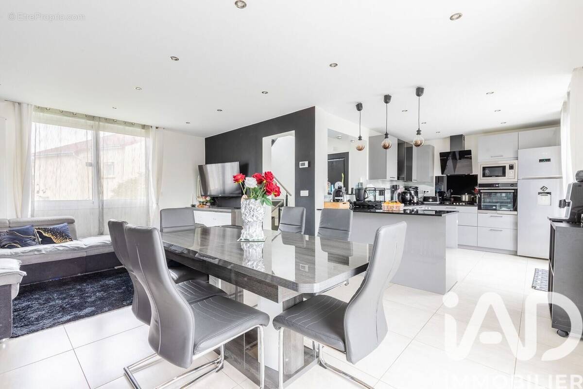 Photo 1 - Maison à SAVIGNY-SUR-ORGE