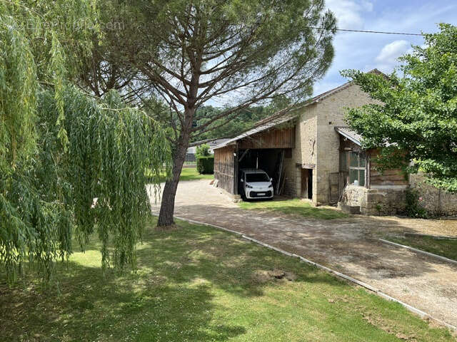 Dans village pittoresque - photo 12