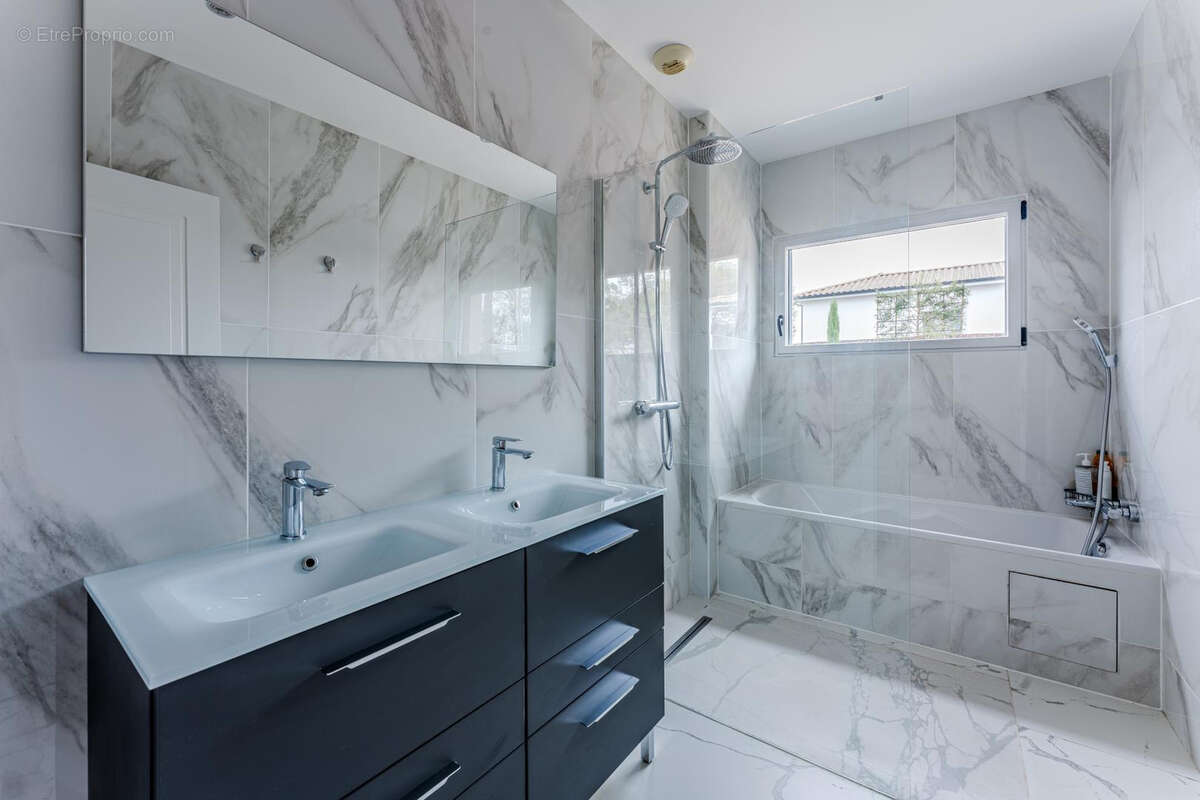 Maison à CAMBLANES-ET-MEYNAC