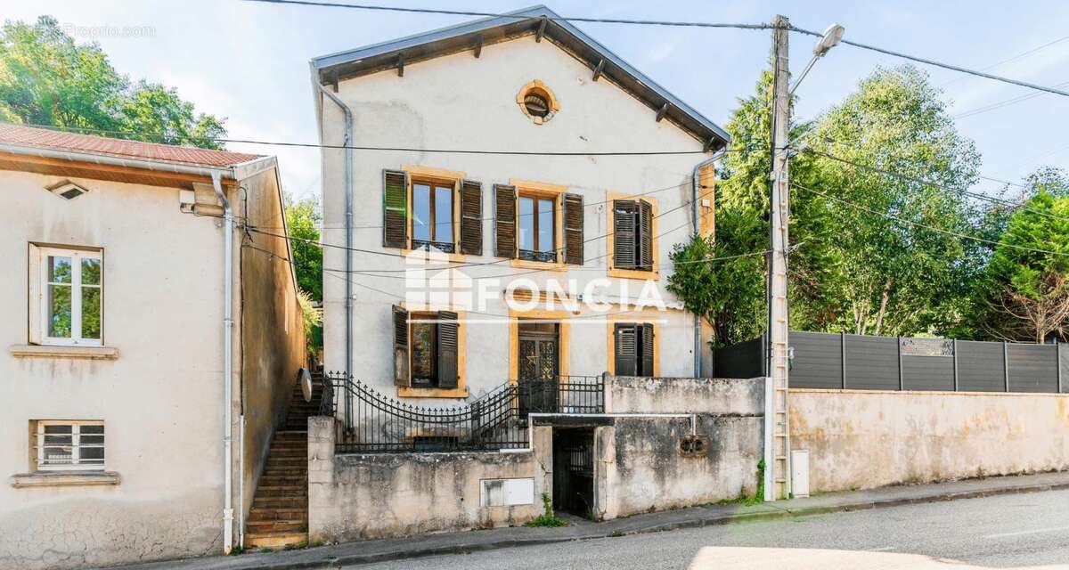Appartement à CHATEL-SAINT-GERMAIN
