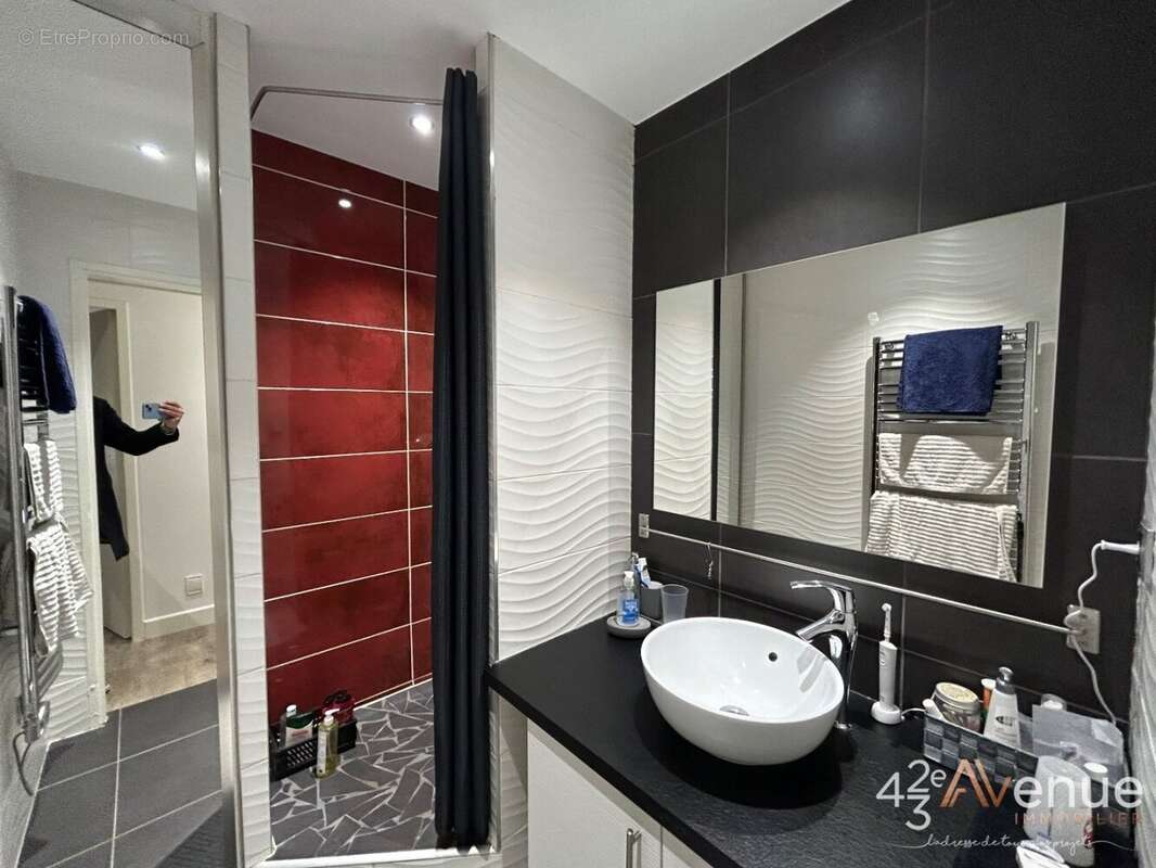 Appartement à SAINT-JEAN-BONNEFONDS