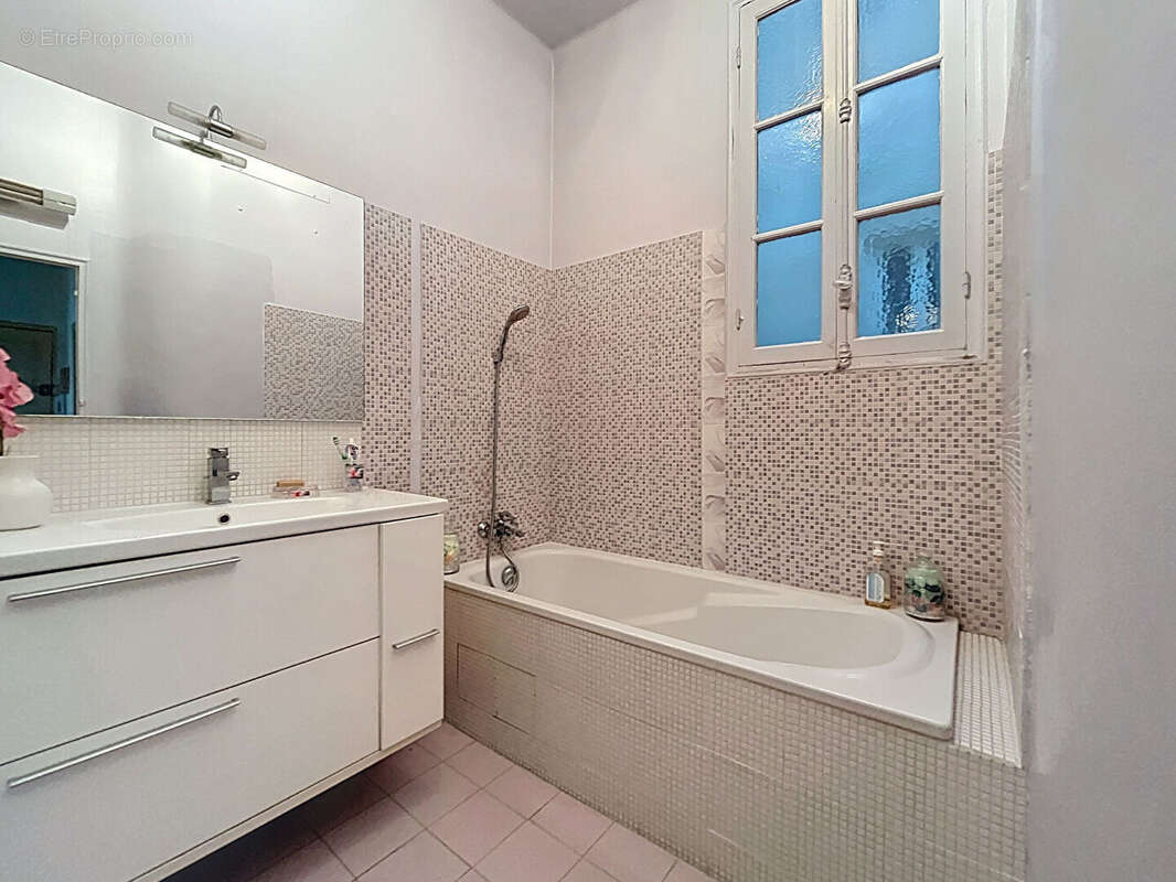 Appartement à MARSEILLE-4E