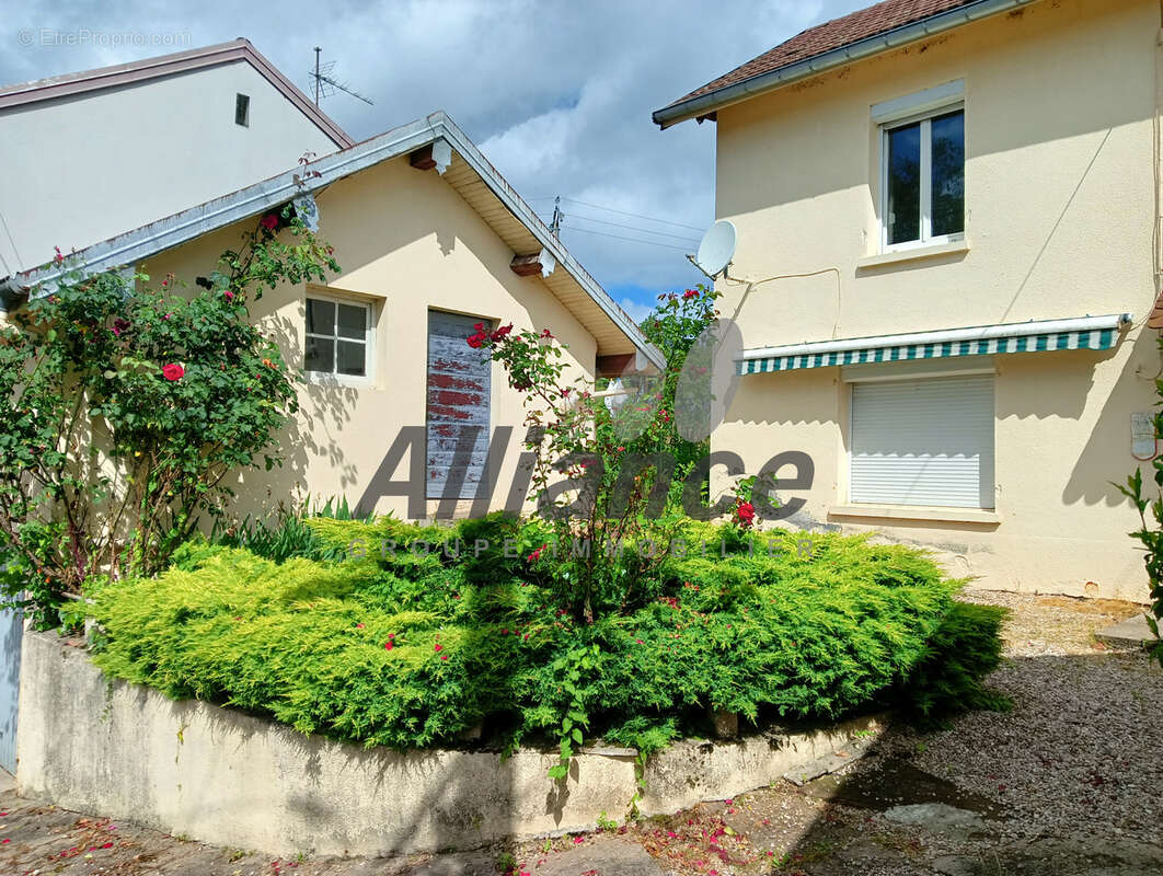 Jolie maison avec garage, terrain et dependance - photo 2