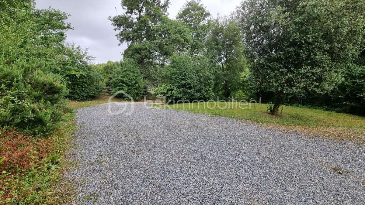 Maison à BUSSAC-SUR-CHARENTE