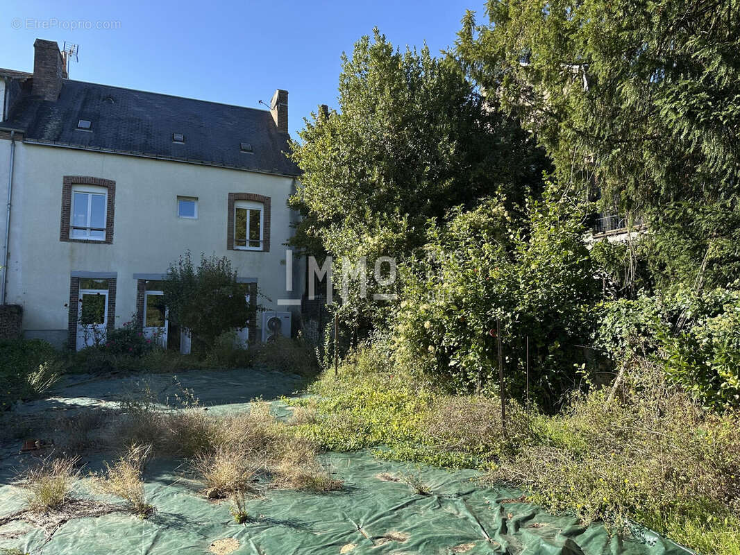 Maison à SAINT-CALAIS