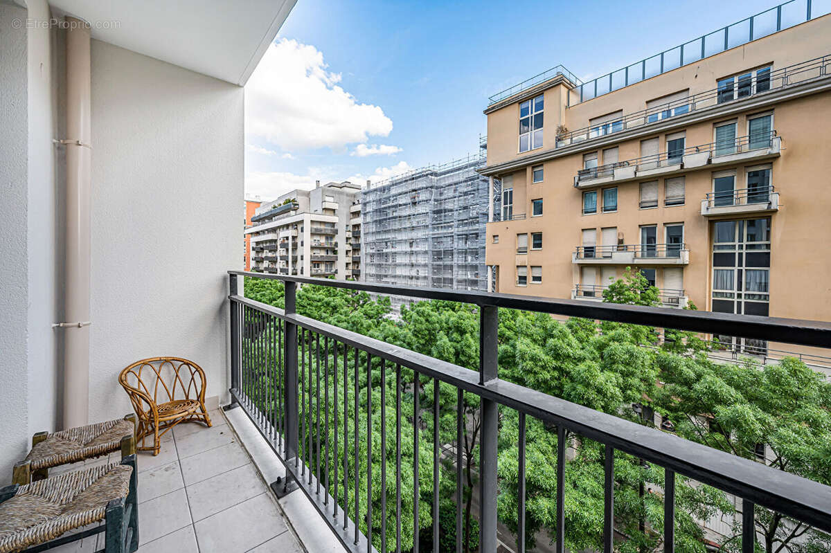 Appartement à COURBEVOIE