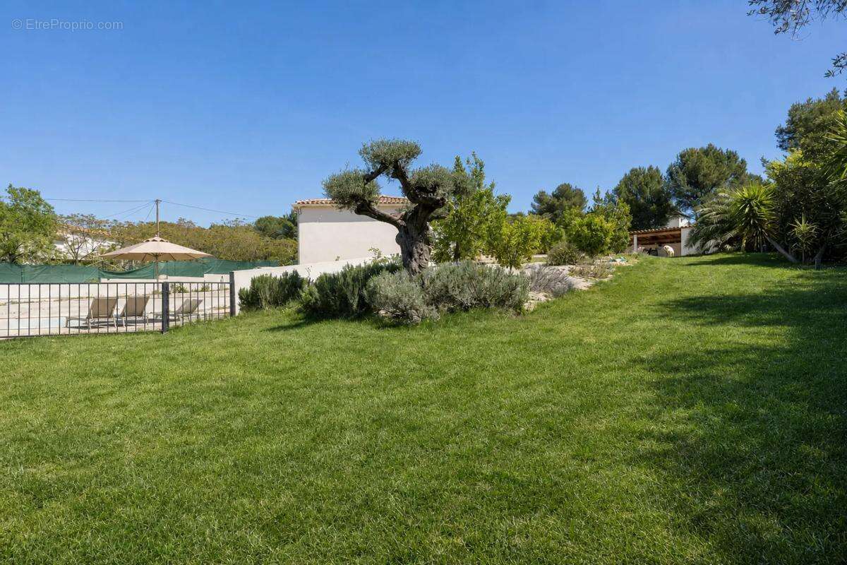 Maison 7 pièces avec grand jardin et piscine - photo 11