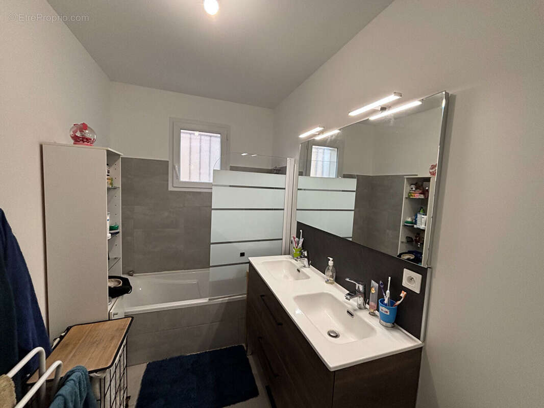 Maison à SAINT-MAURICE-DE-GOURDANS