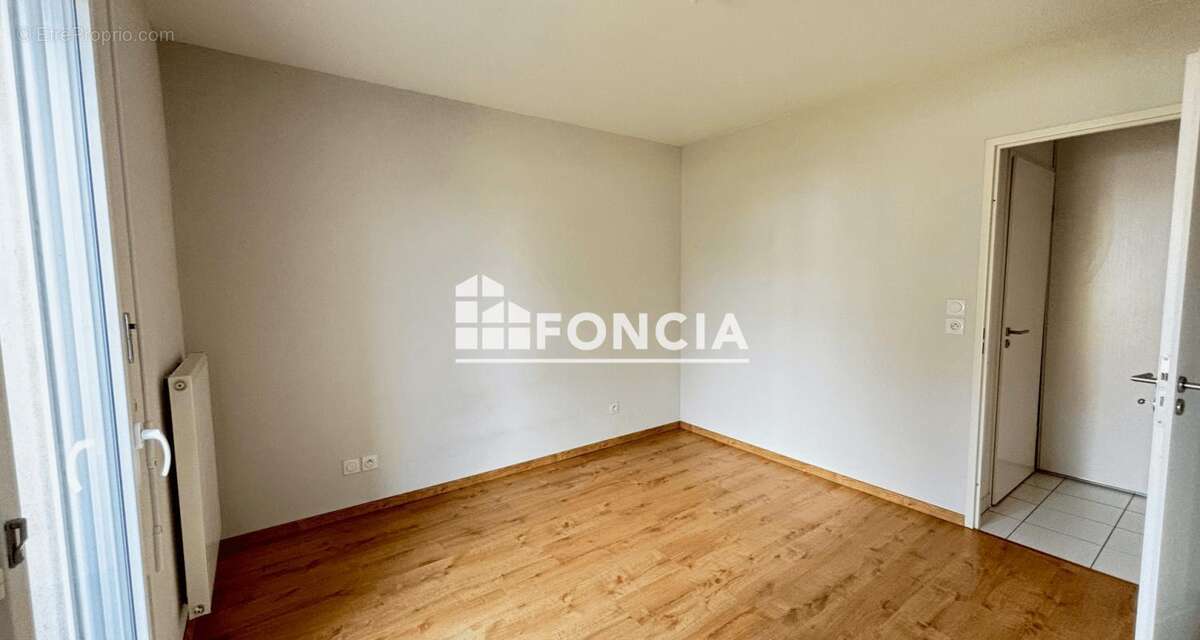 Bourg, appartement type 3 stationnements - photo 7