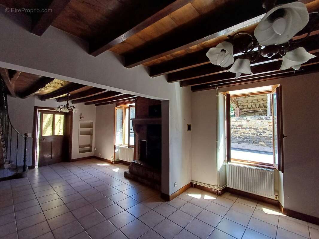 Maison à MONTMORIN