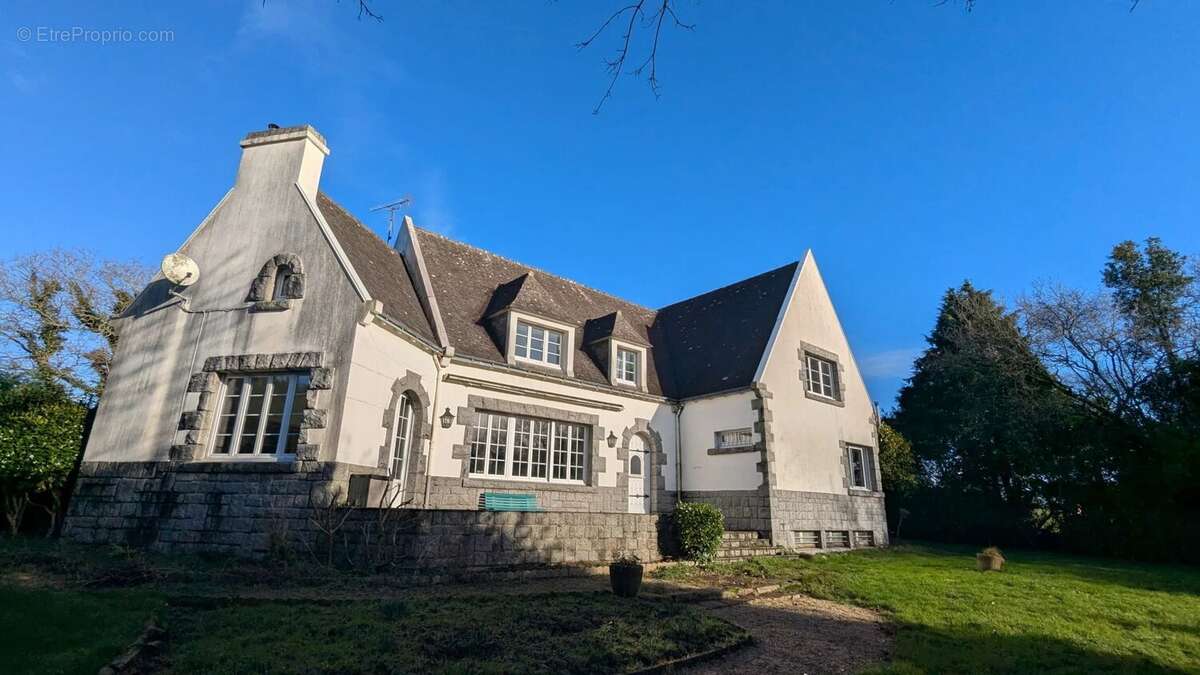 Maison à PLONEVEZ-PORZAY