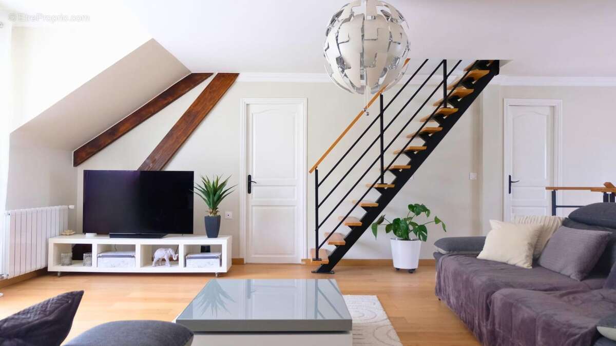 Maison à SAVIGNY-LE-TEMPLE