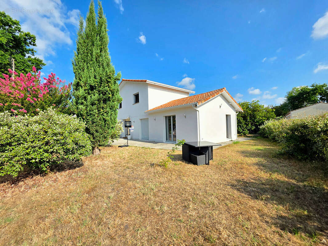 Maison familiale rénovée de 145 m² avec jardin ? Mérignac - photo 3