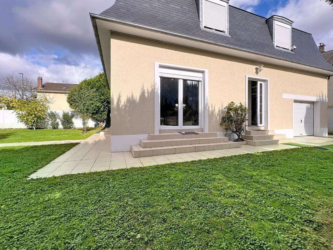 Maison à VAIRES-SUR-MARNE