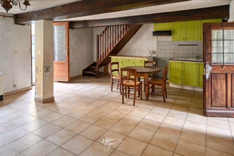 Maison à SAINT-GENIS-LAVAL