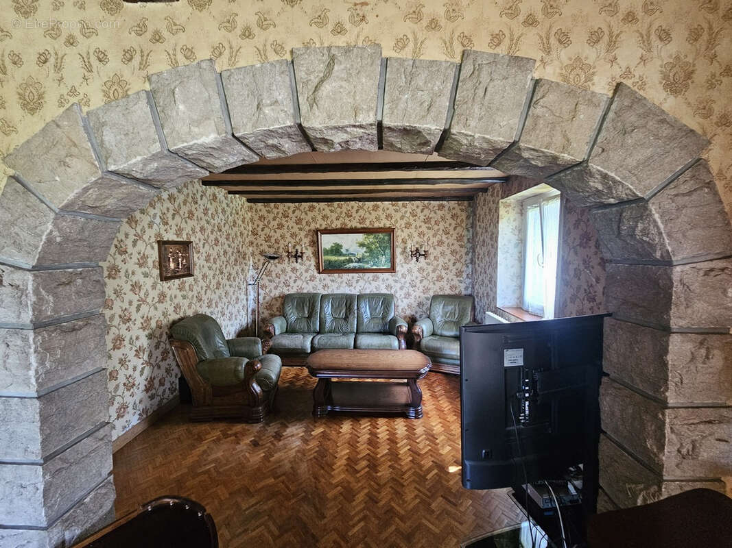 Maison de campagne en pierre avec hangar et terrain de 3500 m2 - photo 8
