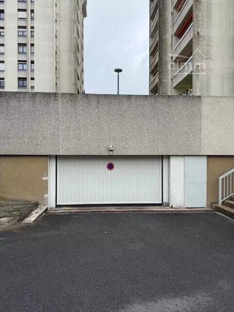 Parking à JOUE-LES-TOURS
