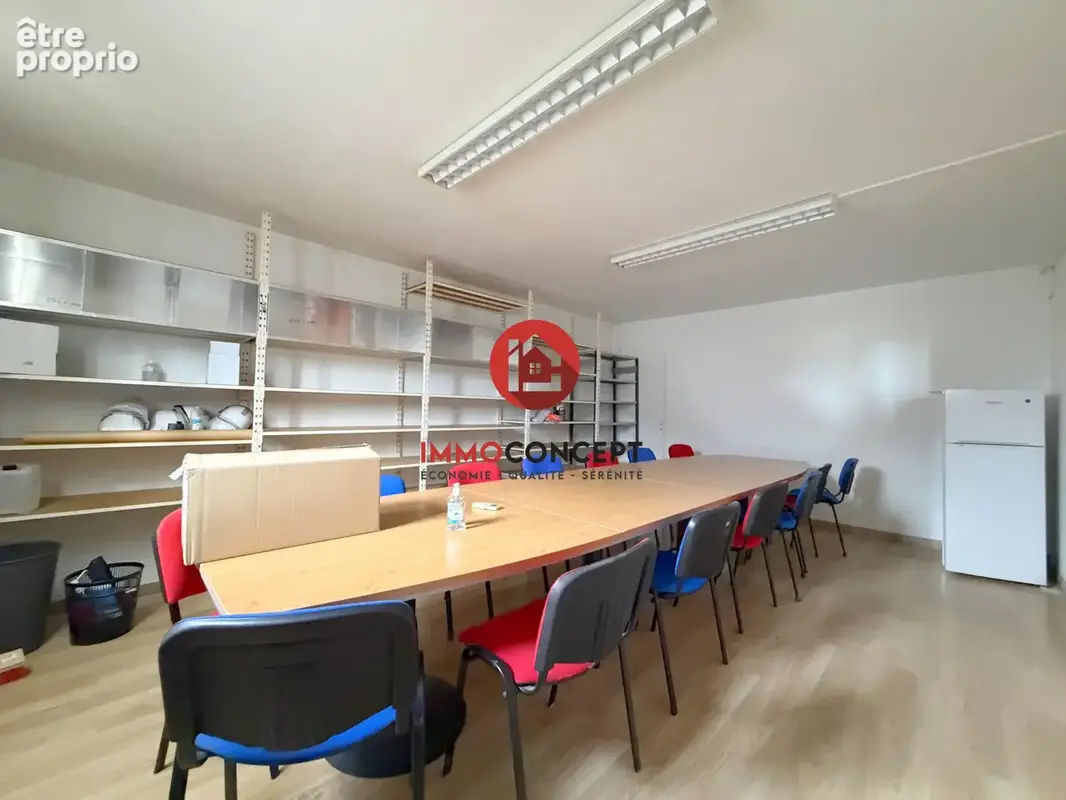 Commerce 820 m² à vendre à Laudun-L'ardoise (30290) - photo 4