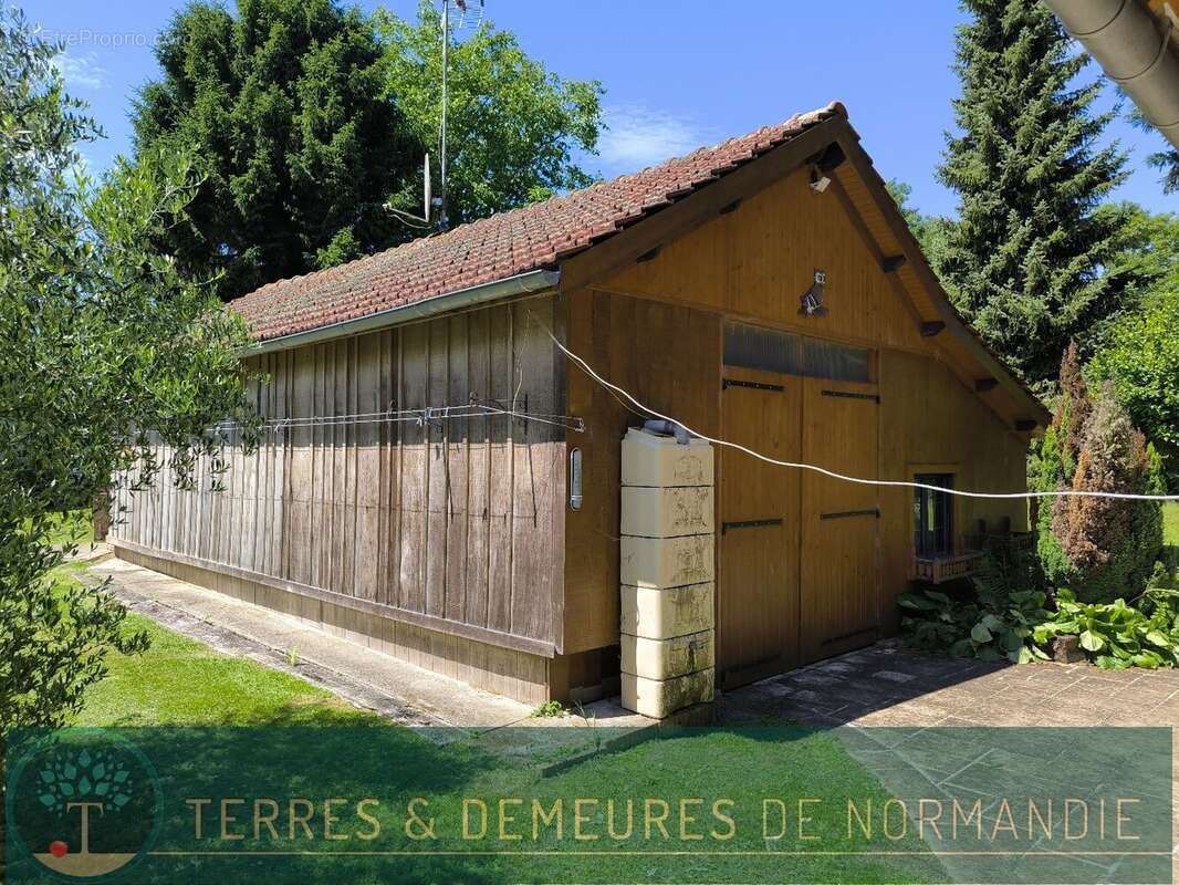 A 5 minutes de beuzeville (27210), magnifique propriete normande avec dependances, piscine interieur et parc de 1.6 hectares. - photo 23