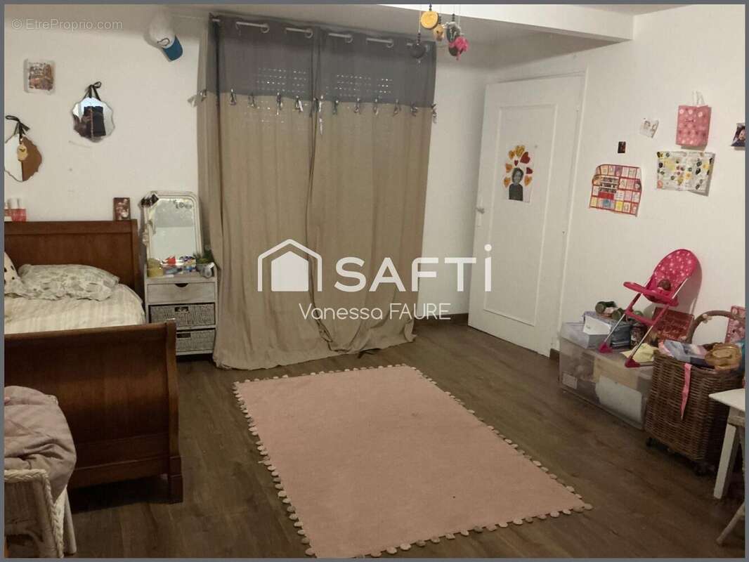 Maison 152 m² à Saint-Genes-De-Lombaud  - photo 9