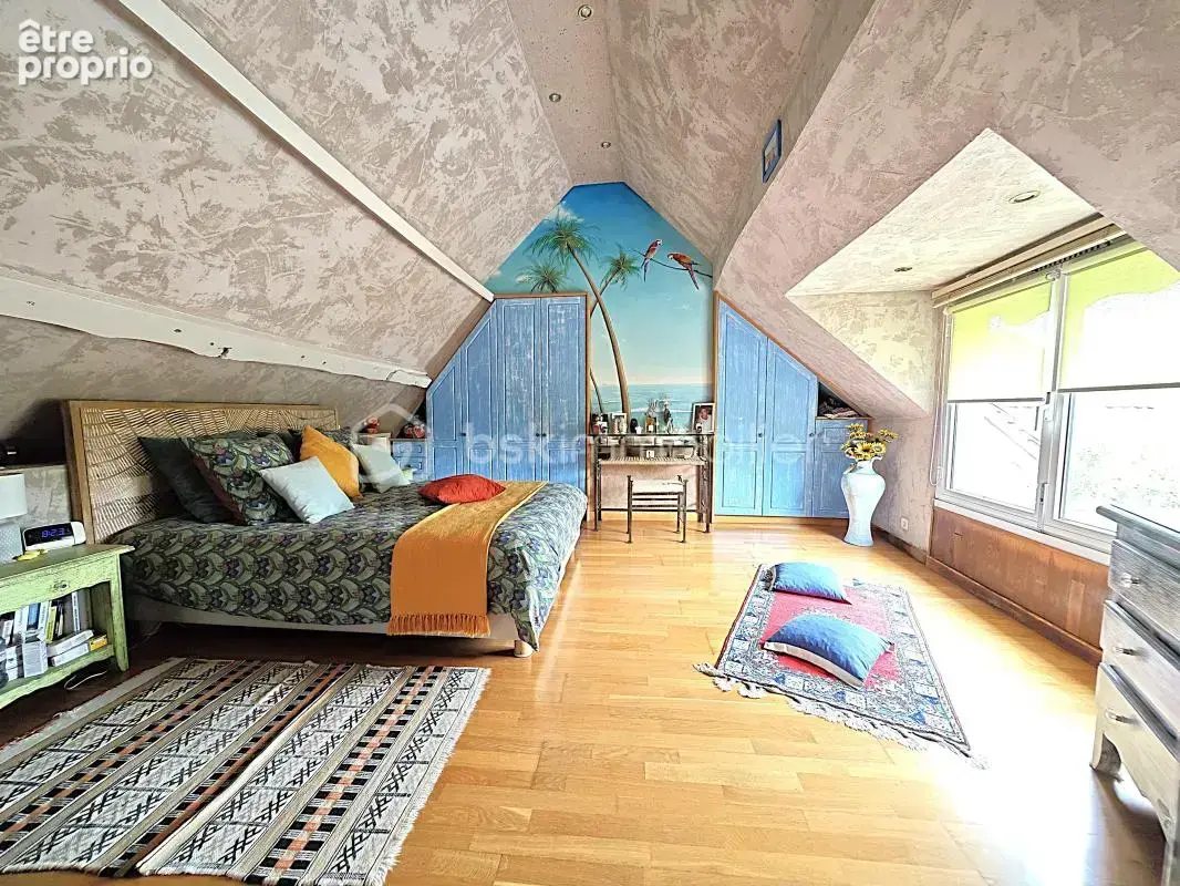 À 10 minutes de RAMBOUILLET, propriété de 220 m² habitable sur terrain de 940 m² avec une magnifique piscine de 5 M par 10 M - photo 13