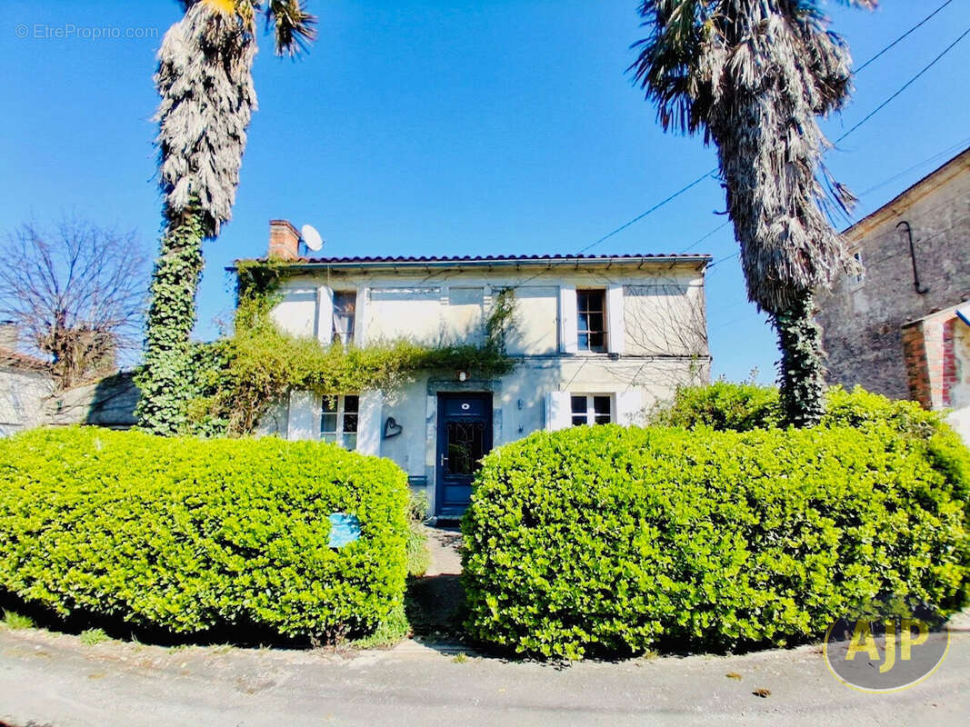 Maison à SAINT-CHRISTOLY-MEDOC