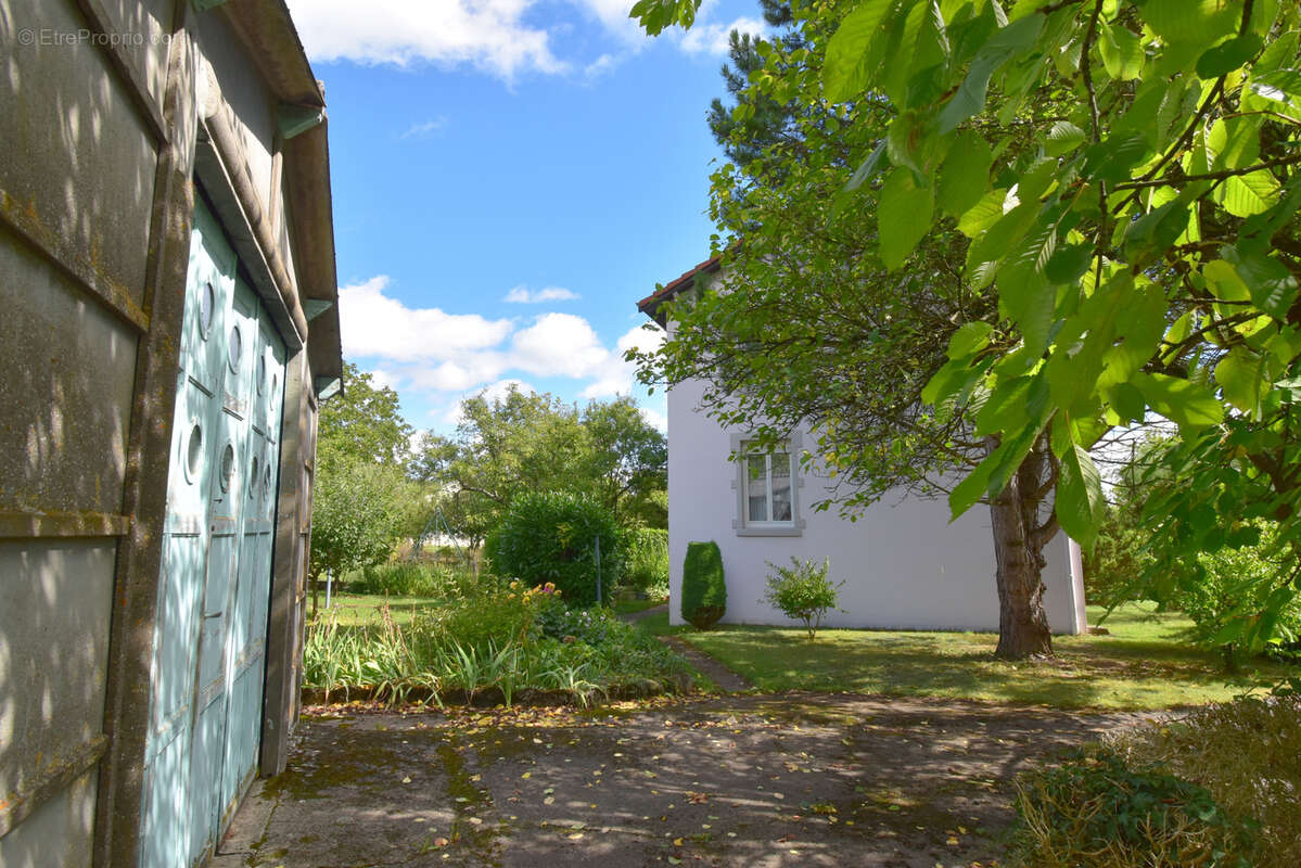 Maison individuelle avec terrain et grand garage sur FOUG - photo 2