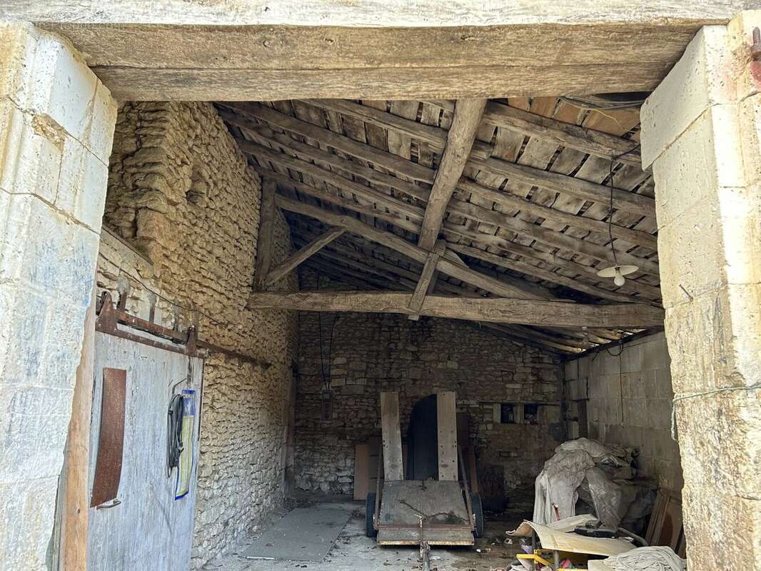 Maison à VILLEBOIS-LAVALETTE