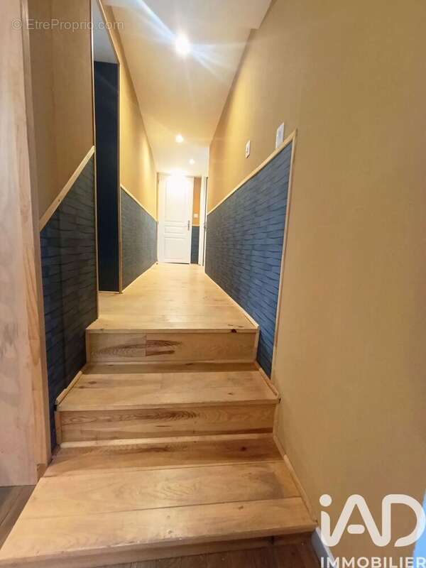 Maison 225 m² à Saint-Bonnet-La-Riviere  - photo 6