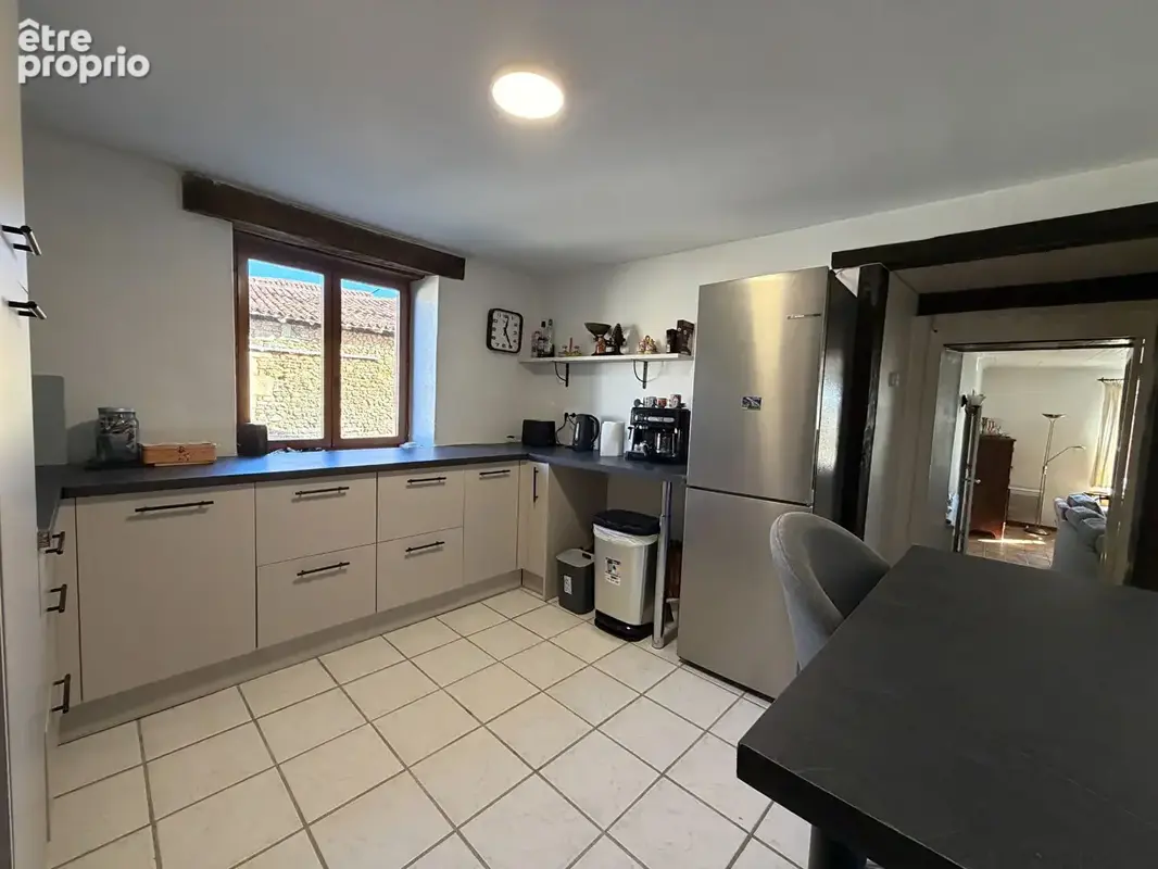 Charmante maison de caractère rénovée avec  4 chambres, grange et jardin arboré - photo 7