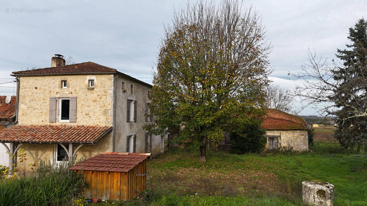 Maison à MONTAYRAL