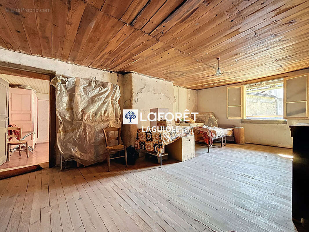 Maison à ENTRAYGUES-SUR-TRUYERE