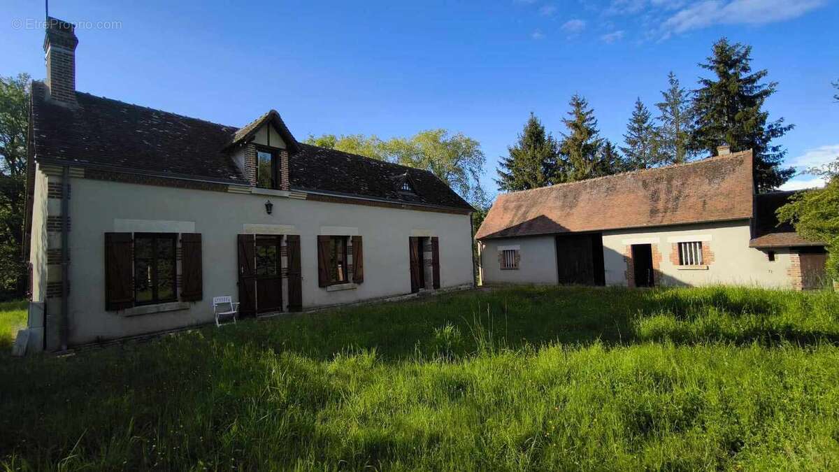 Autre à THEILLAY
