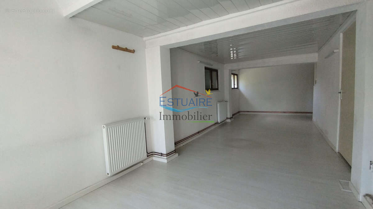 Maison 150 m² à Saint-Etienne-De-Montluc  - photo 8