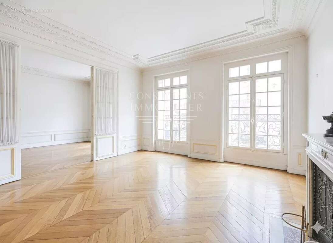 Appartement à PARIS-17E