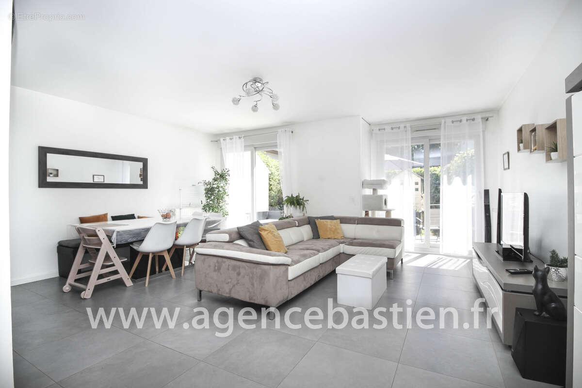 Appartement à CESSY