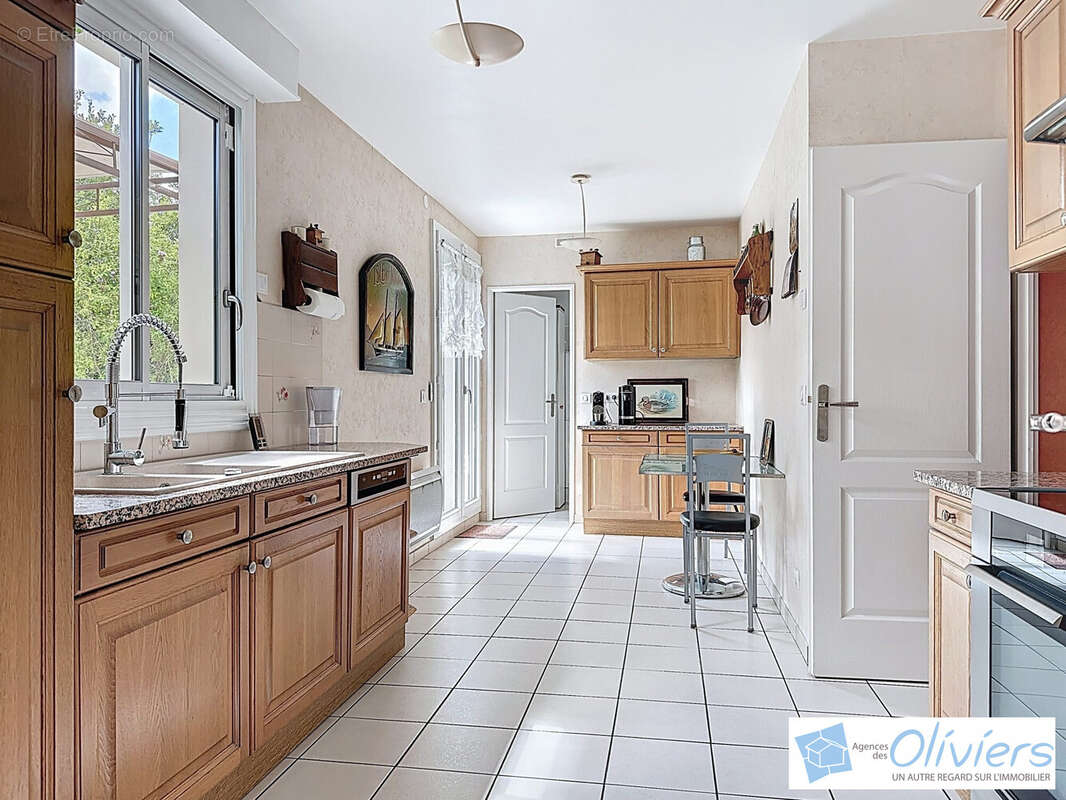 Maison à VOISINS-LE-BRETONNEUX