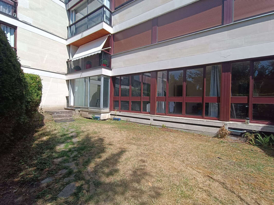 Appartement à FONTENAY-LE-FLEURY