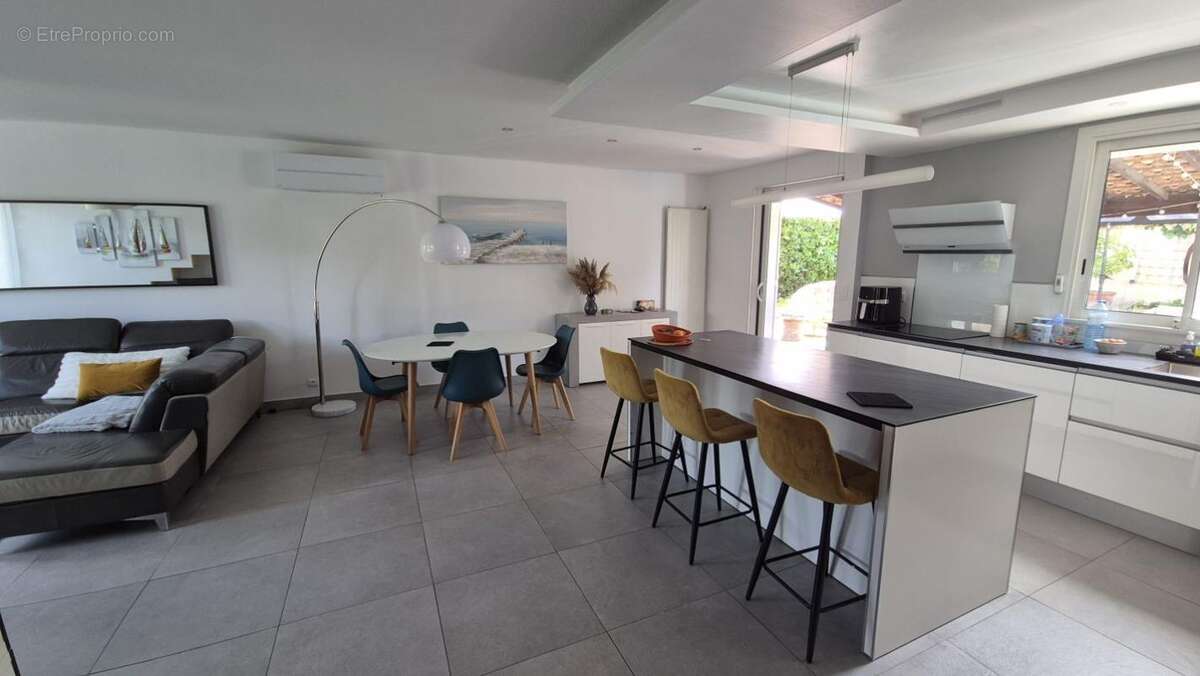 Maison 155 m² à Saint-Aunes  - photo 3