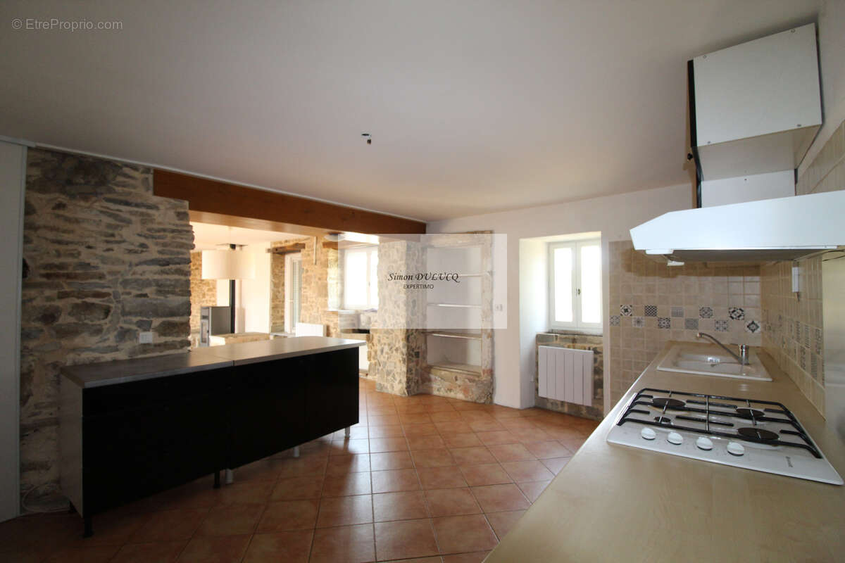 Maison 170 m2 scindee en 2 logements avec cour et cave - photo 8