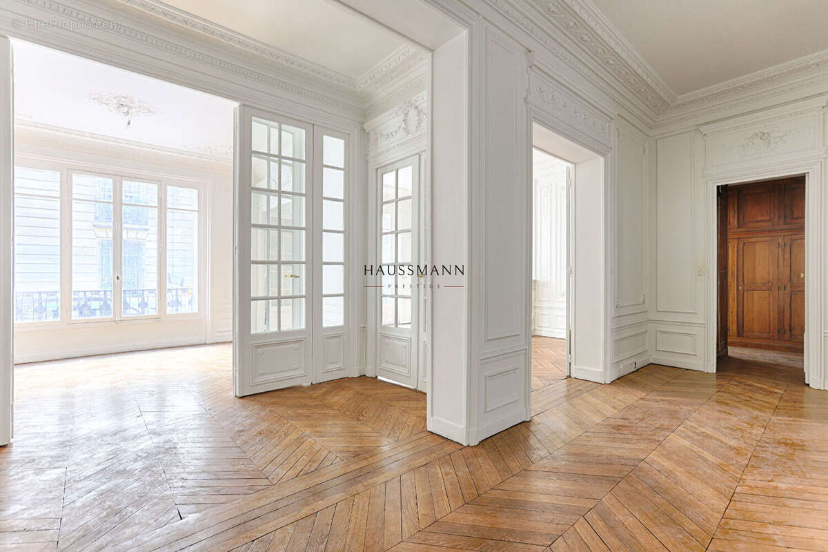 Appartement à PARIS-16E