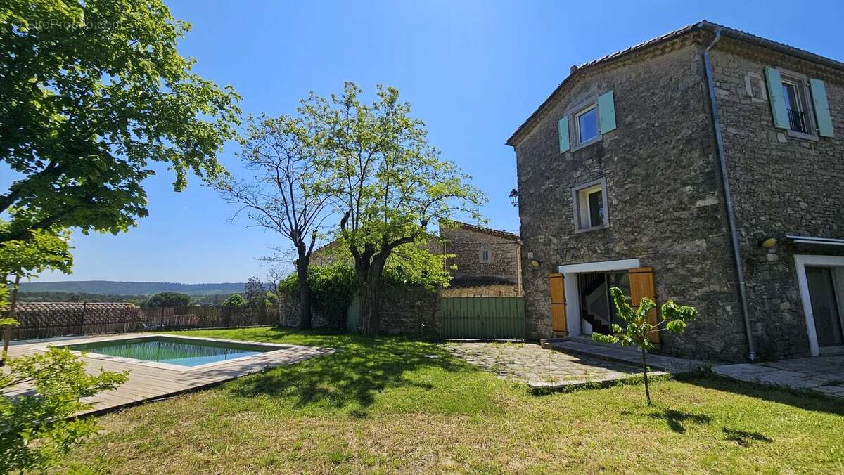 Maison à VACQUIERES