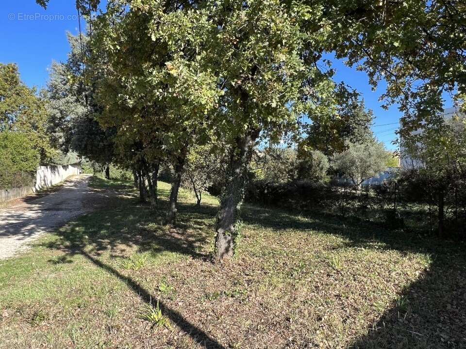 Terrain 750 m² à Brignoles  - photo 3