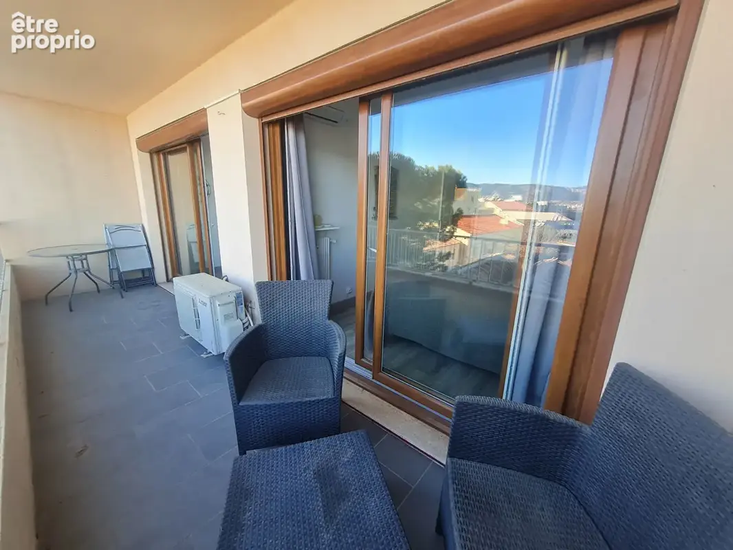 * Proche Plage & Port * Appartement  3 Pièces * Terrasse Avec VUE * (83430) SAINT MANDRIER SUR MER * - photo 3