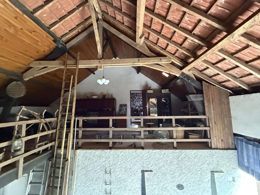 Maison à SAINT-PRIEST-LA-MARCHE