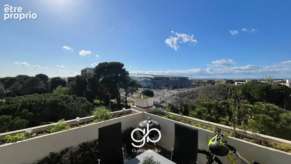Rare dernier étage lumineux - 4 pièces de 100 m2 avec terrasse, parking et services - photo 11