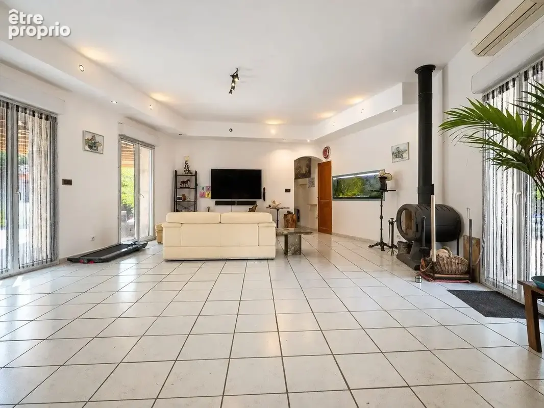 Maison 7 pièces 190 m² à vendre à La Roquebrussanne (83136) - photo 5