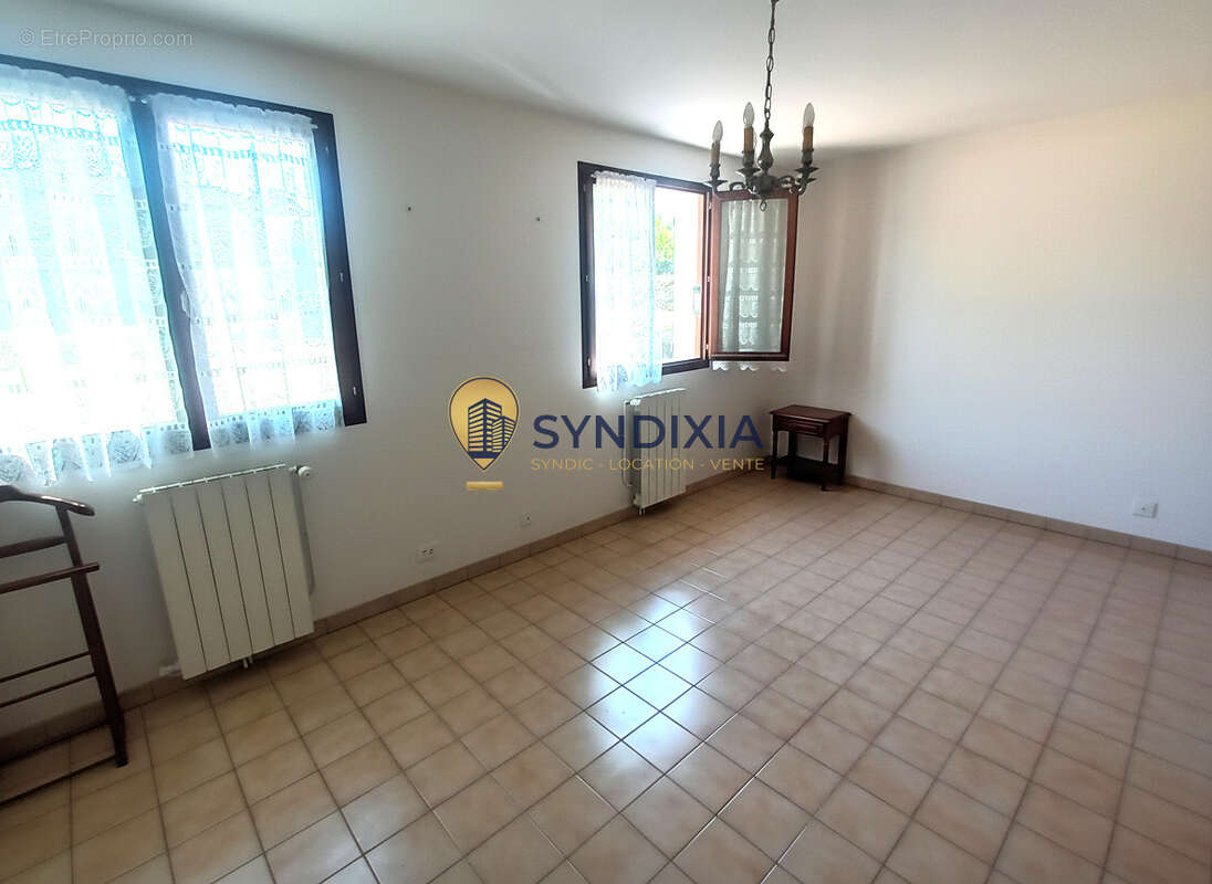 DREUX  À deux pas de la gare, découvrez cette charmante maison individuelle. - photo 9